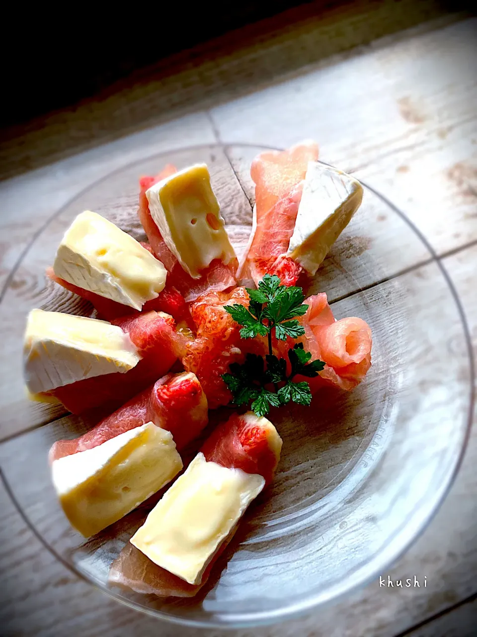 Snapdishの料理写真:生ハムカマンベール🧀イチヂク|KOZUEさん