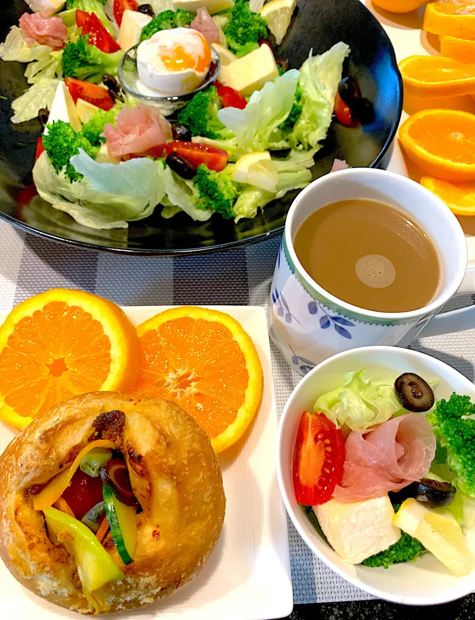 Snapdishの料理写真:プレドールの鎌倉野菜カレーパンで朝ごパン|シュトママさん