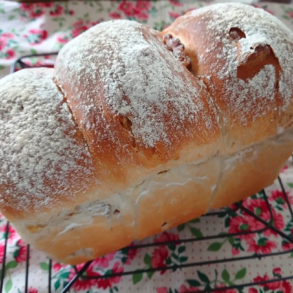 ふわうまカリッと～ミルキーくるみ山食パン🍞|cocco+さん