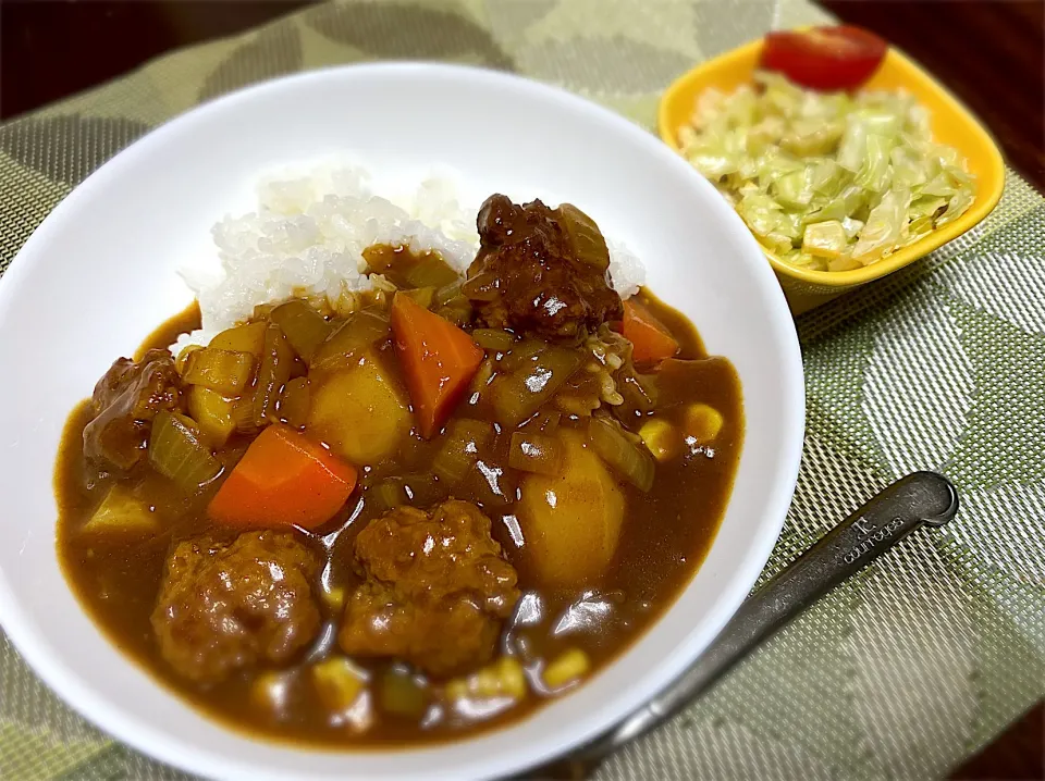 肉団子カレー　　　コールスローサラダ|まるちゃんさん