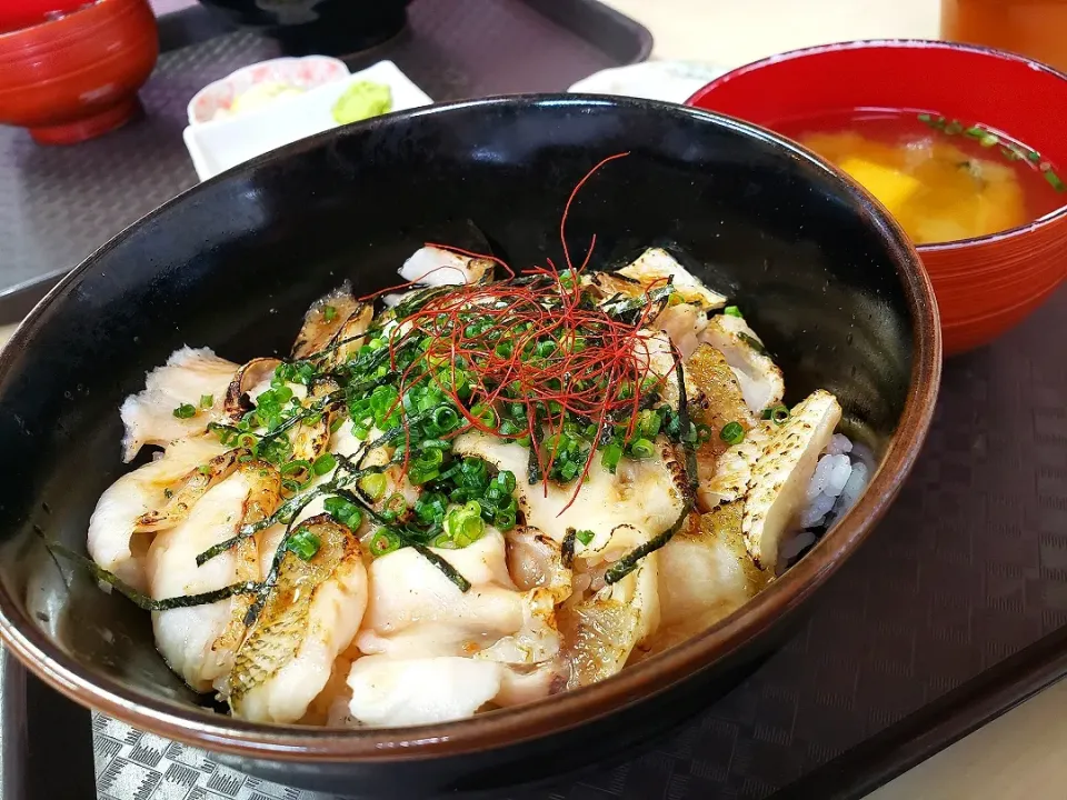 のどぐろ炙り丼|まりなさん