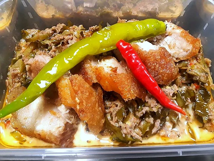 bicol express /w crispy lechon kawali|Aira Castroさん