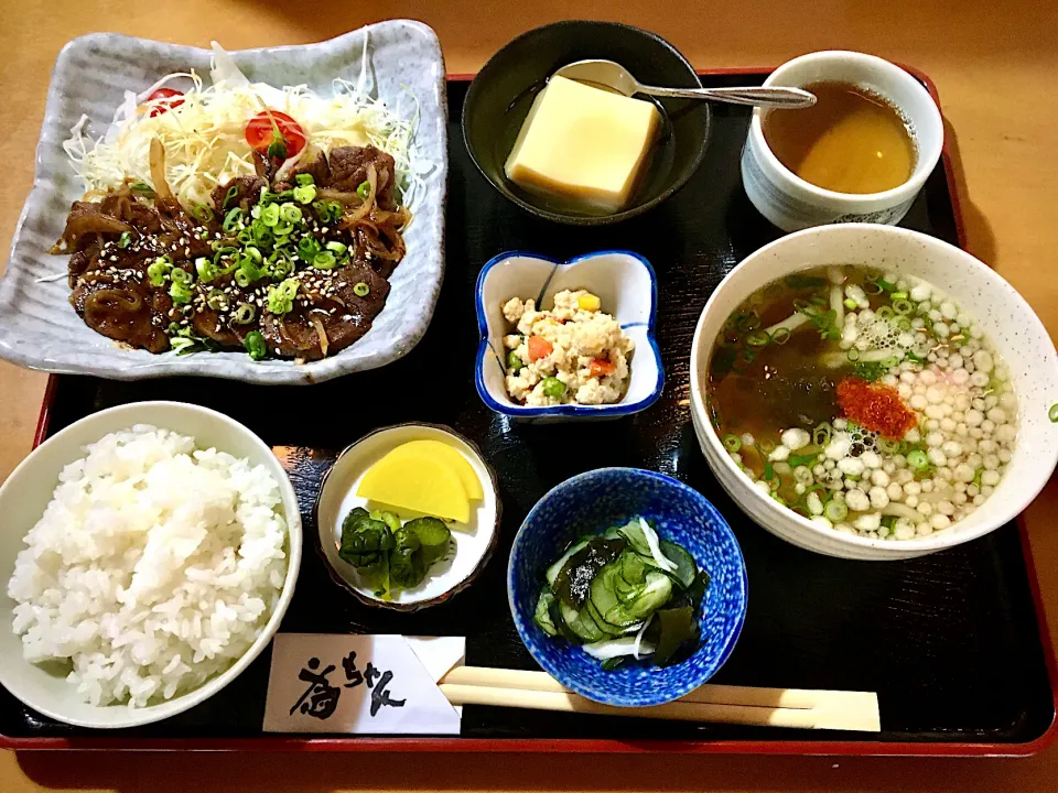 Snapdishの料理写真:焼肉定食(半玉うどん付)|mottomoさん