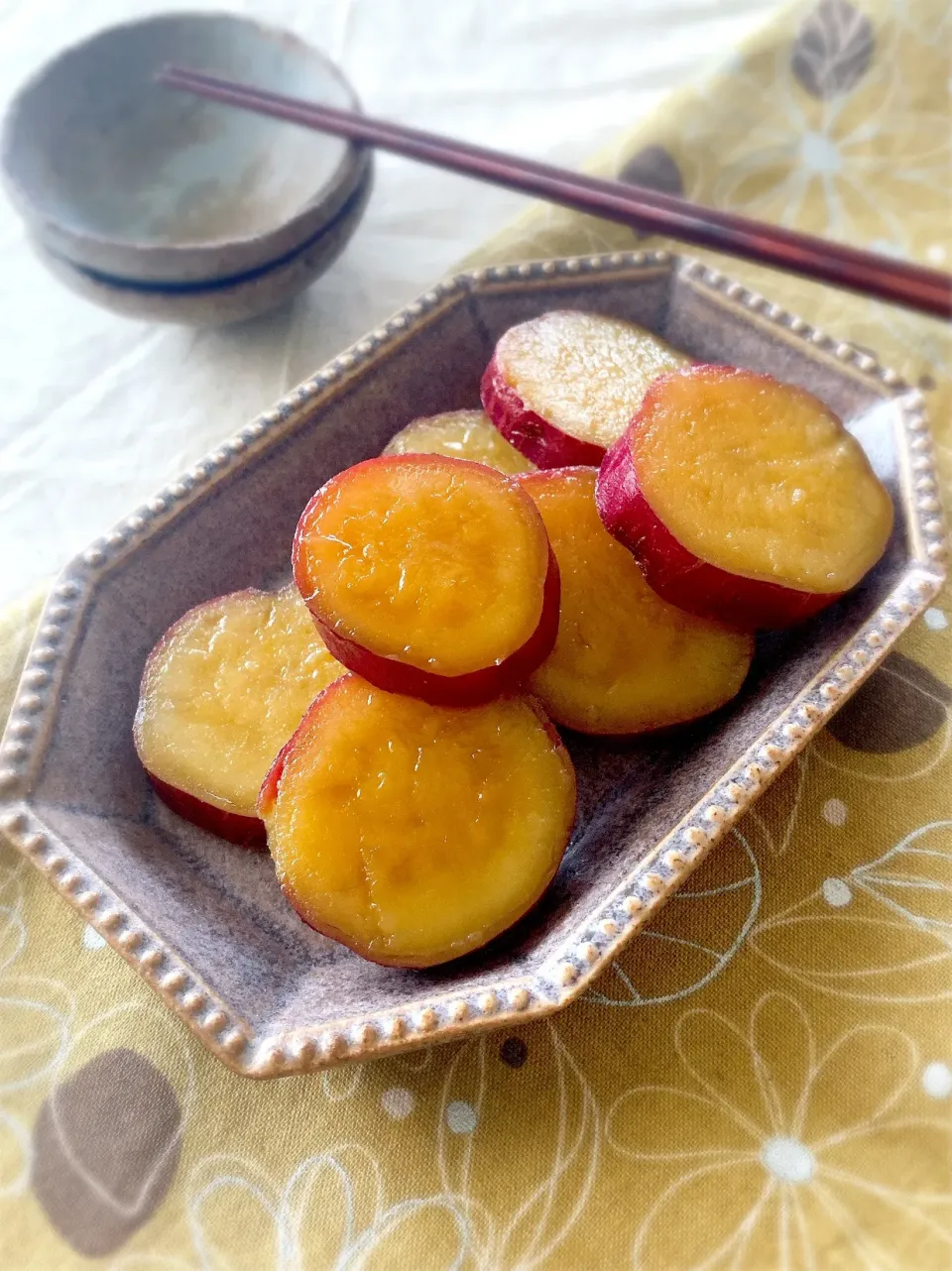 Snapdishの料理写真:おやつにもなる副菜☆さつまいもの甘煮|はらしおりさん