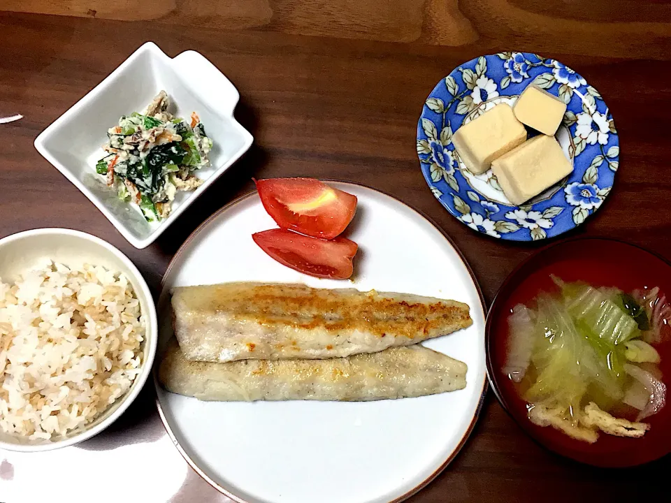 さわらのムニエル 白菜と揚げの味噌汁 高野豆腐の含め煮 白和え|おさむん17さん