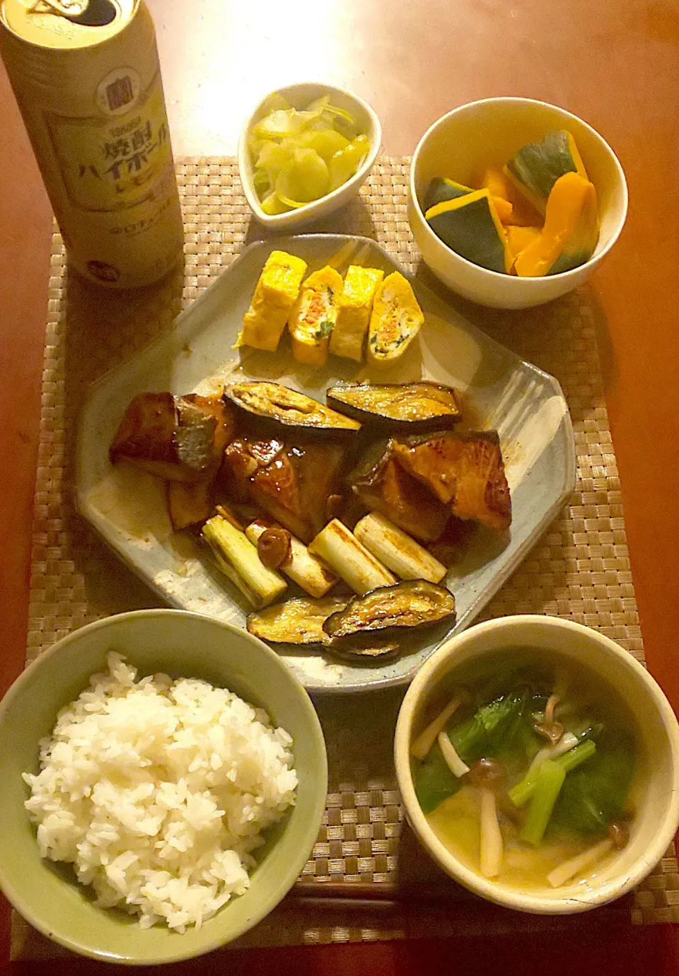 Today's dinner🍴白瓜の三杯酢漬け･南瓜煮･紫蘇とたらこの出汁巻卵･鰤のｶﾞｰﾘｯｸ醤油ﾊﾞﾀｰ焼きw/白葱&茄子･白飯･小松菜としめじのお味噌汁|🌈Ami🍻さん