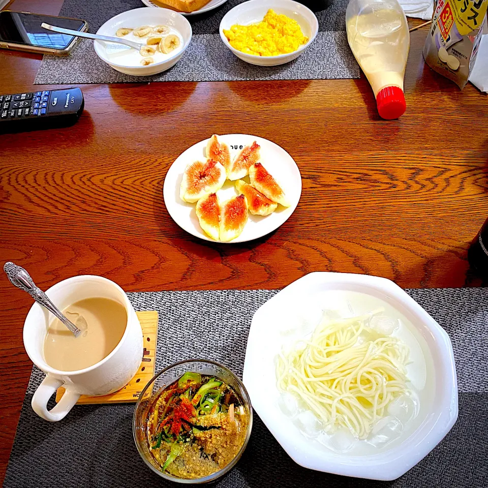 Snapdishの料理写真:9月12日　朝ごはん　素麺、イチジク、カフェオレ|yakinasuさん