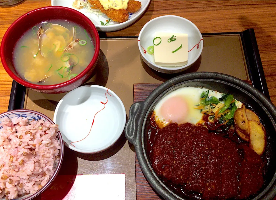 味噌かつ煮定食 やよい軒|すくらんぶるえっぐさん