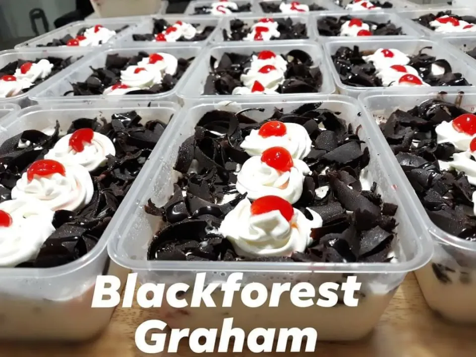 black forest with choco graham in tubs yummy!!!!|Roderick Floresさん