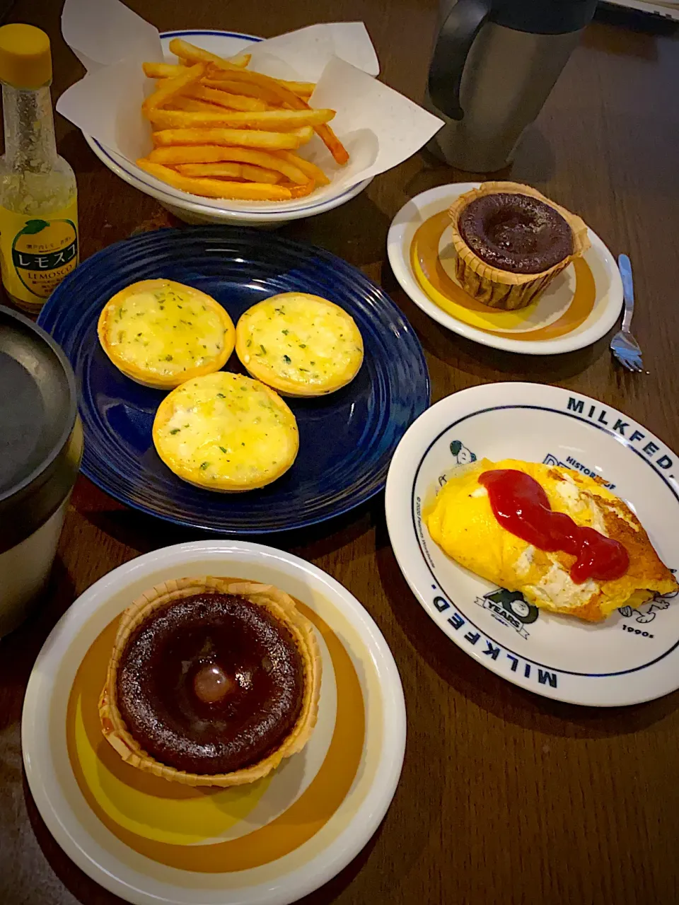 バジルのミニピザ🍕　オムレツ　トマトソース　フライドポテト　コンソメ味　フォンダンショコラ🍫　コーヒー☕️|ch＊K*∀o(^^*)♪さん