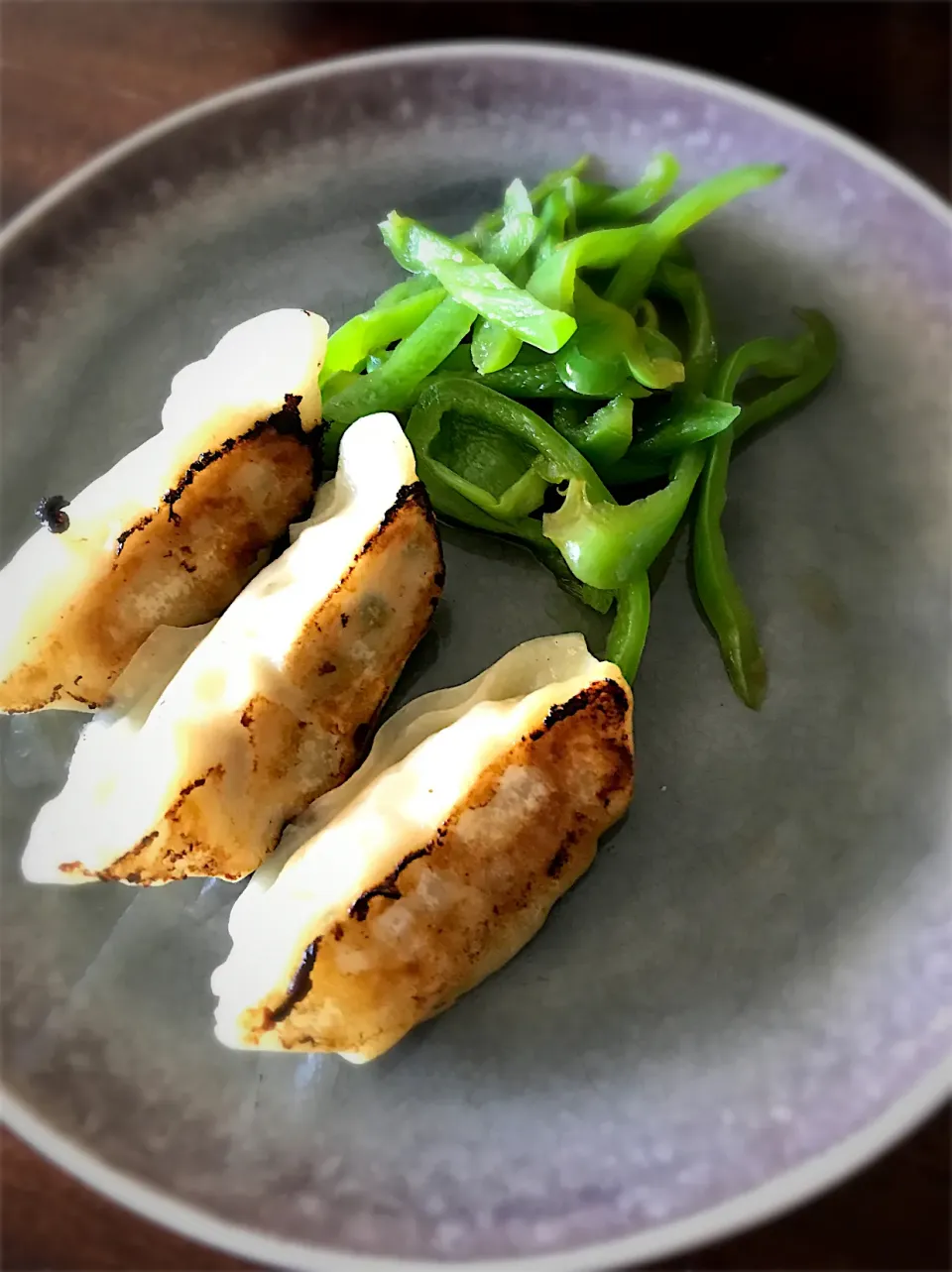 焼き餃子（冷凍）と茹でピーマンのポン酢和え|カピバラおやじさん