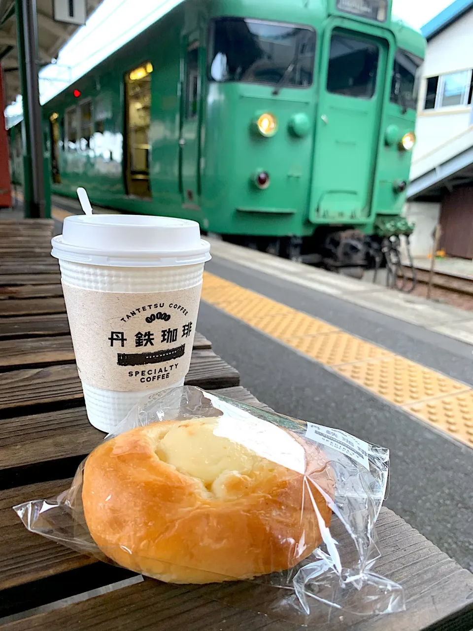 たまごパン＆カフェオレ|みゃ〜・はつさん