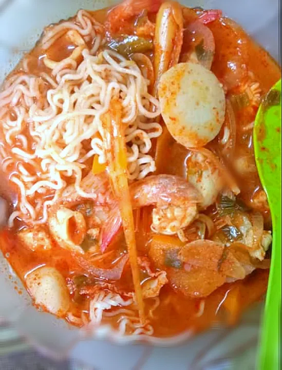 Seafood Tomyam noodles soup|Ram Ramさん