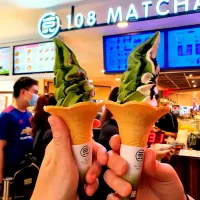 Snapdishの料理写真:Matcha soft serve for a rainy day. |Miyaさん