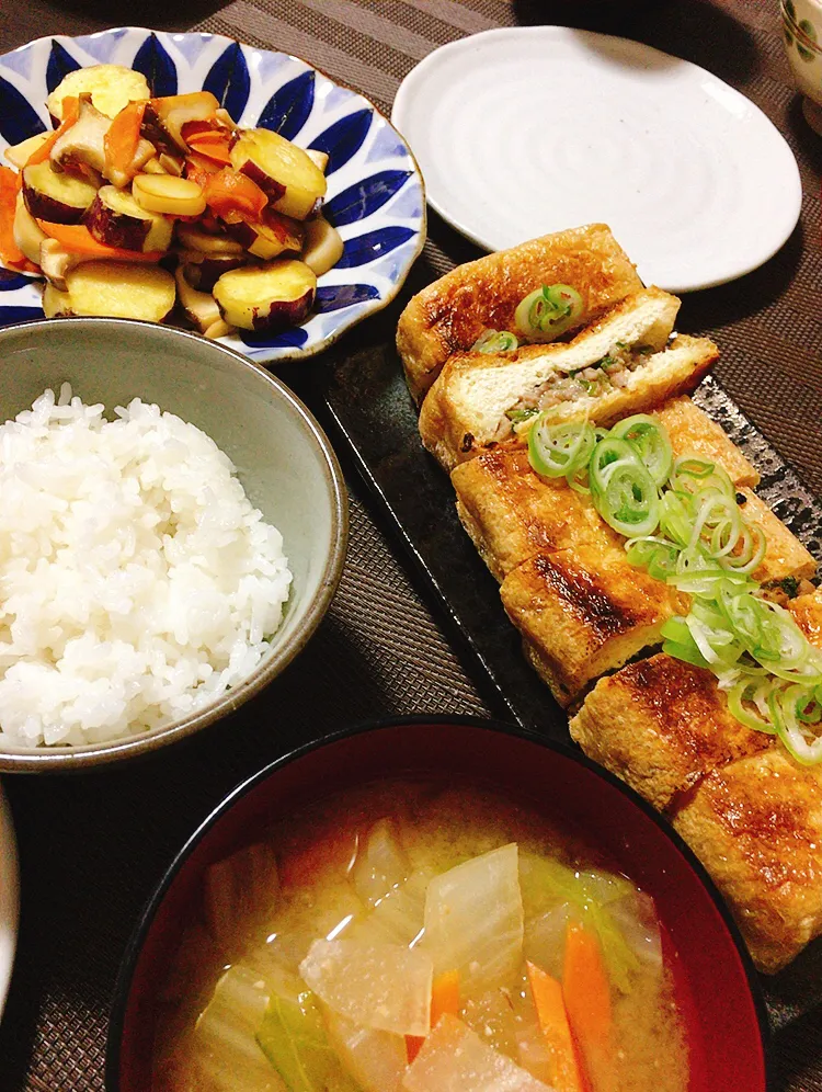 折尾の肉味噌油揚げ　さつまいもとエリンギのめんつゆバター炒め|ちぐあささん