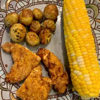 Breaded chicken, roasted potatoes, and corn|Jessicaさん