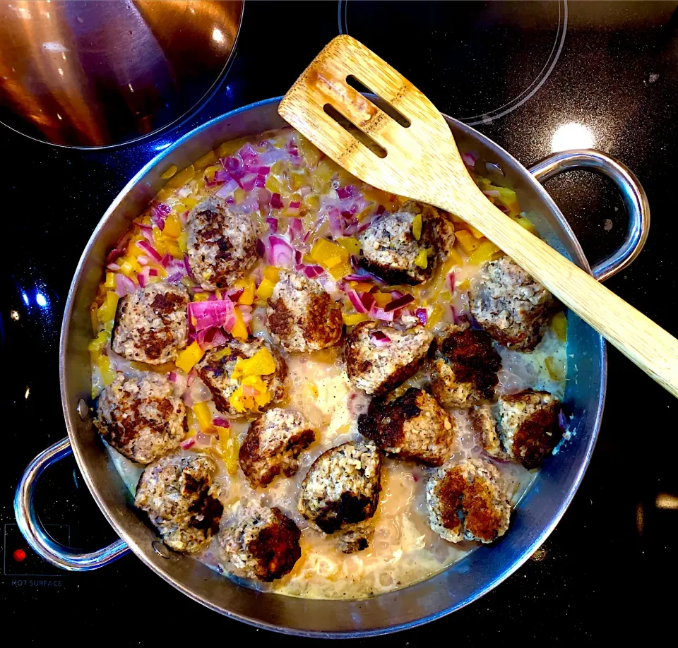 Snapdishの料理写真:Pan fried meatballs in a peach basil lime sauce|TJ McAfoosさん