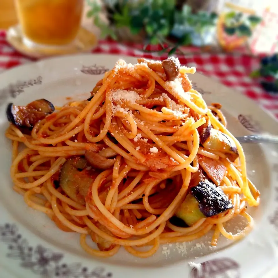 Snapdishの料理写真:茄子ときのこのナポリタン🍝|とまと🍅さん