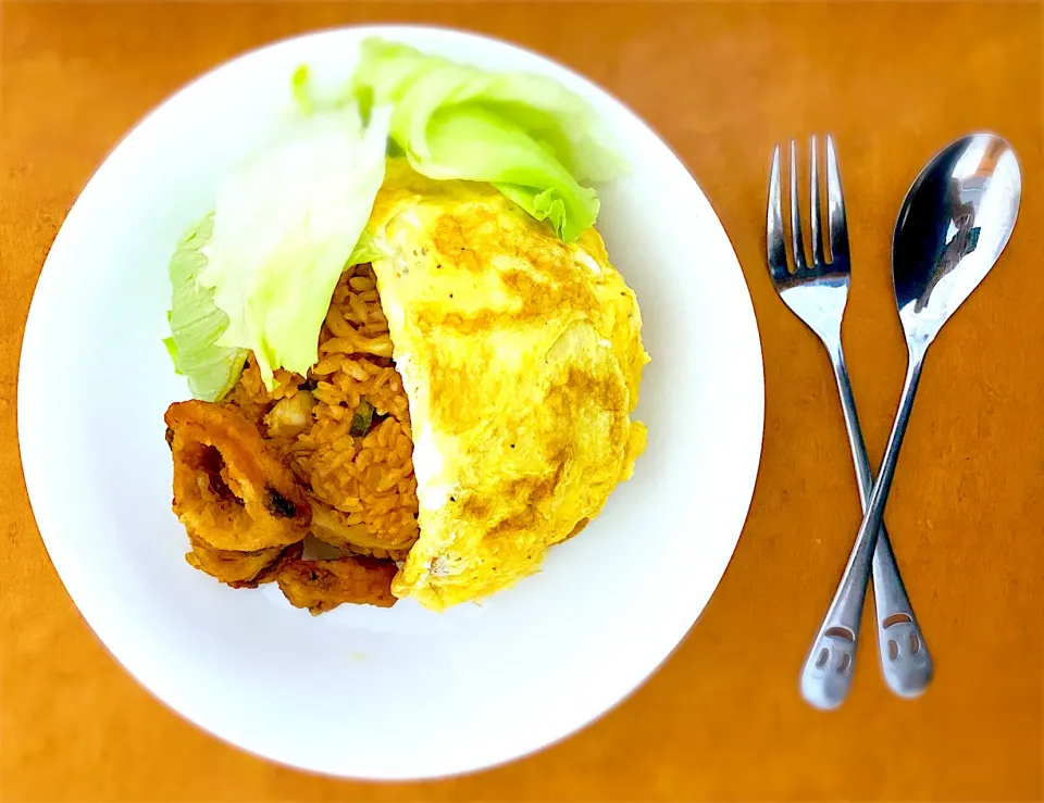 Omurice with half covering, fresh lettuce|MI 「いどりす」さん