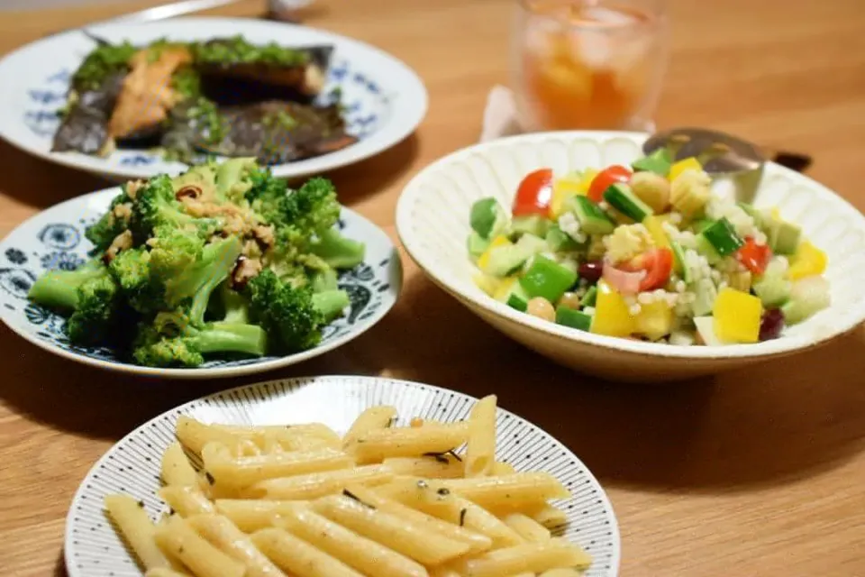 もち麦と野菜のコロコロサラダ|うにんぱすさん