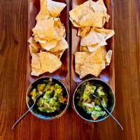 Snapdishの料理写真:guacamole-chunky salsa-with original corn chips|JOYさん