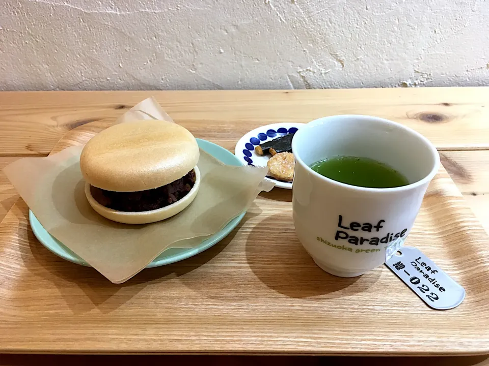 週替わりのお茶 中むし煎茶、あんこの最中 @リーフパラダイス|こいちさん