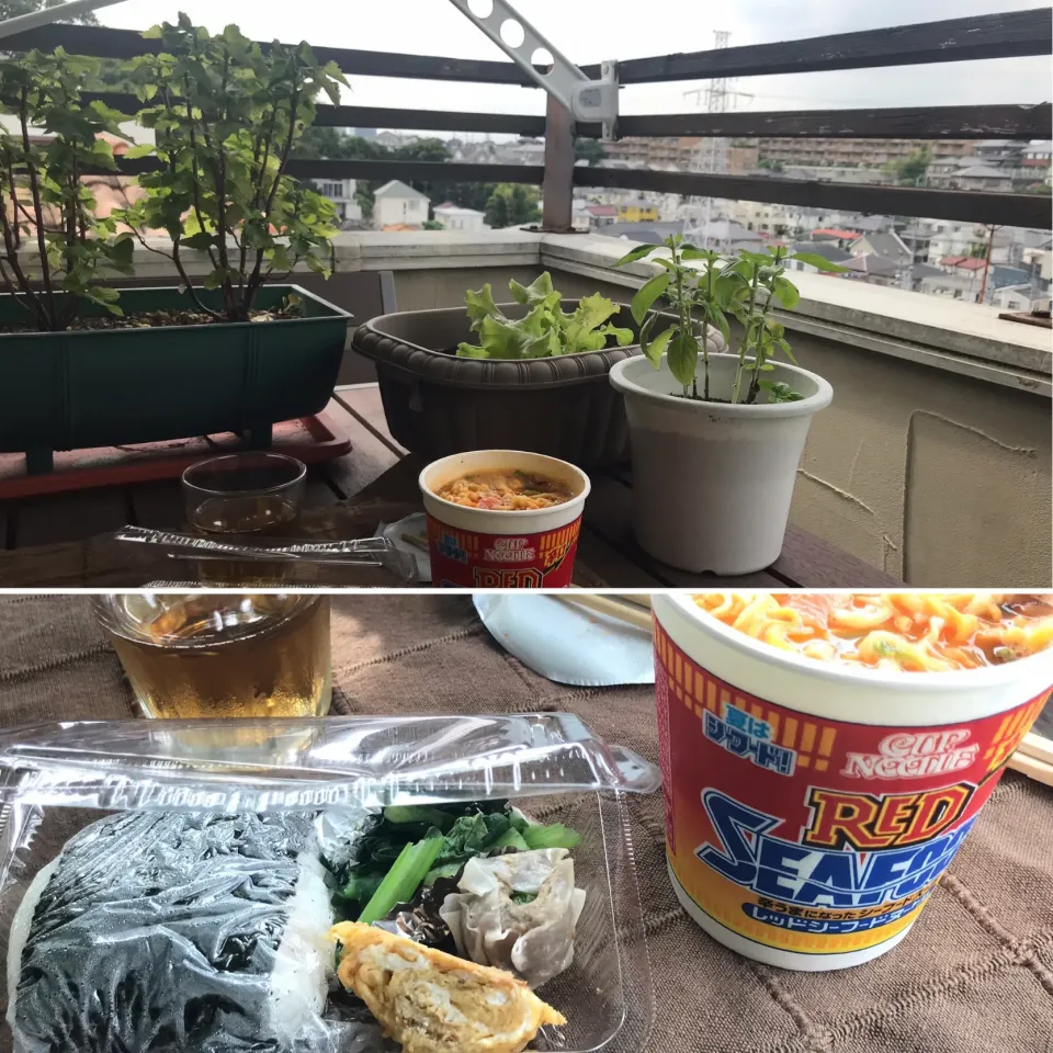 Snapdishの料理写真:おにぎり弁当とレッドシーフードカップヌードル|純さん