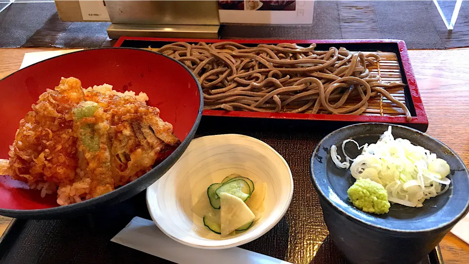 穴子天丼と蕎麦(太麺)@そば道(大井町)|yoooochanさん