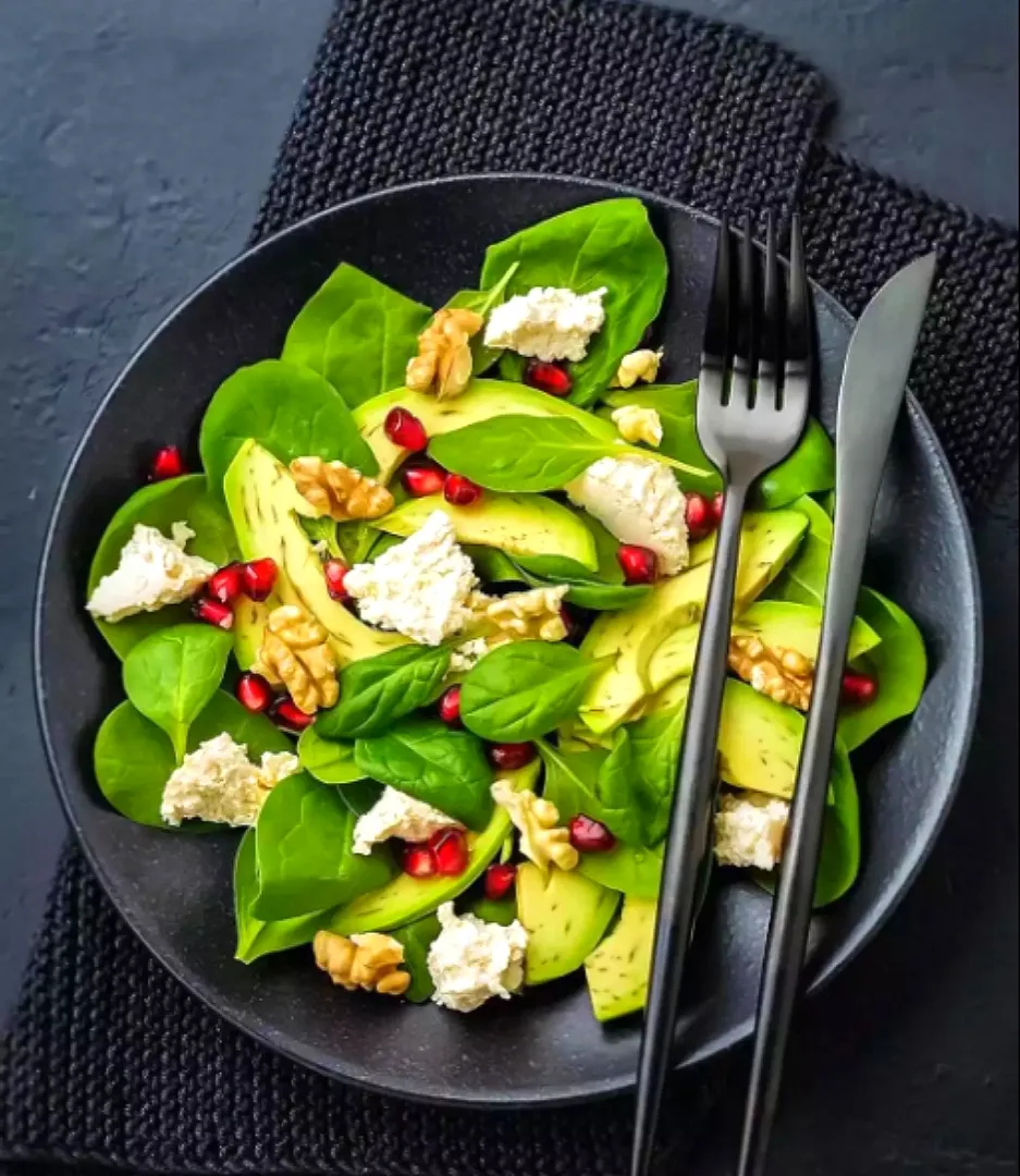 Snapdishの料理写真:Fresh basil avocado salad|Swaad India Kaさん