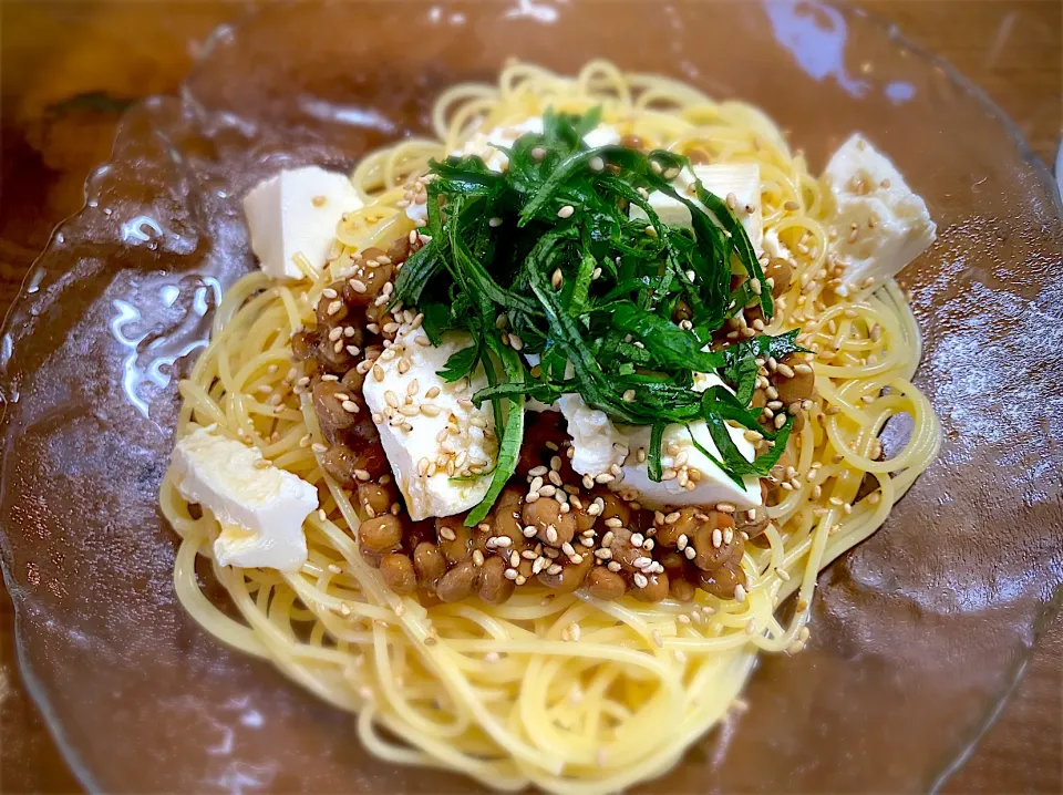 納豆と大葉の和風パスタ|名状しがたいゴミムシのようなものさん