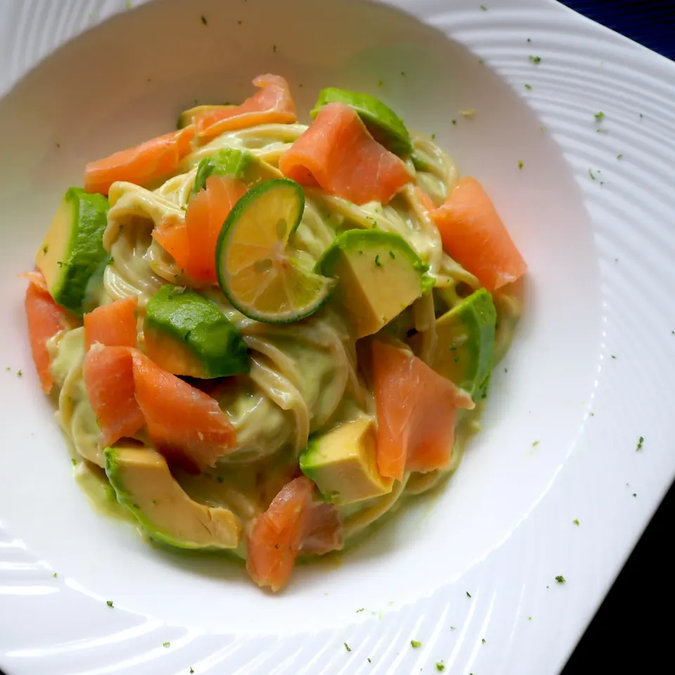 アボカドとスモークサーモンの豆腐クリームパスタ🥑|natuさん