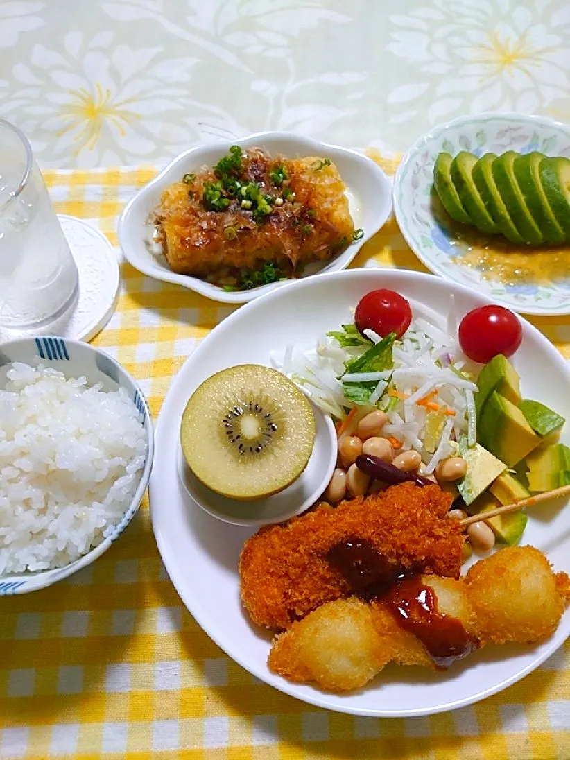 珍しくご飯食べました🍚

串カツと揚げ出し豆腐|🍒ふみりん🍒さん