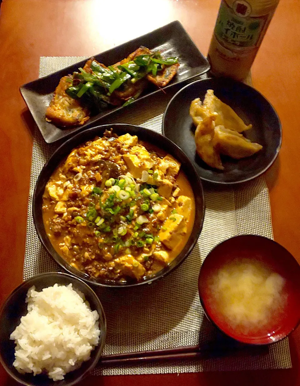 Today's dinner🍴韮ﾁﾁﾞﾐ･餃子･麻婆茄子豆腐･白飯･玉ねぎのお味噌汁|🌈Ami🍻さん