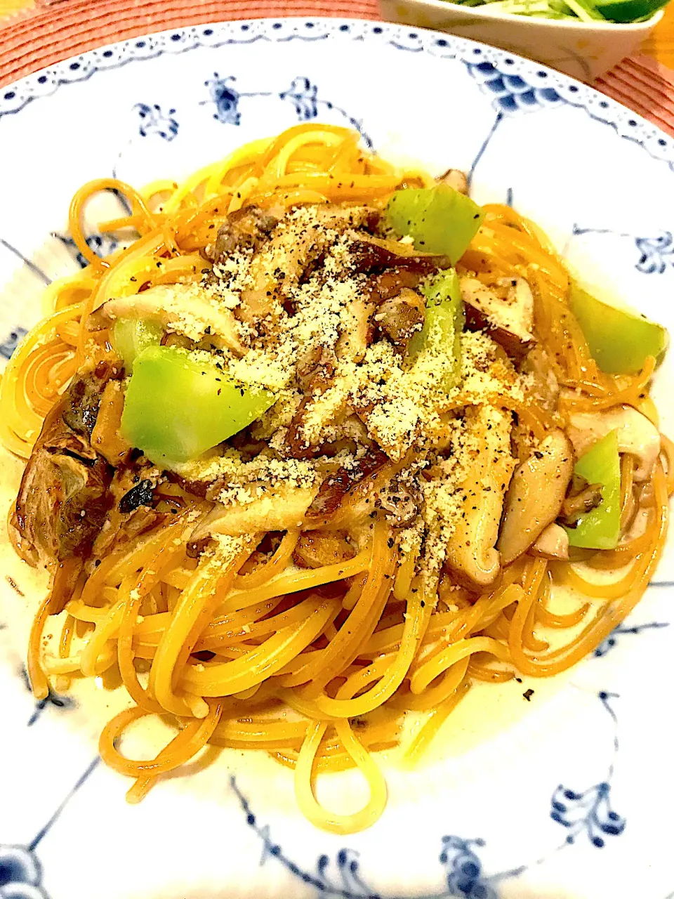 Snapdishの料理写真:たっぷりポルチーニ茸と椎茸のクリームパスタ🍝|keitanさん