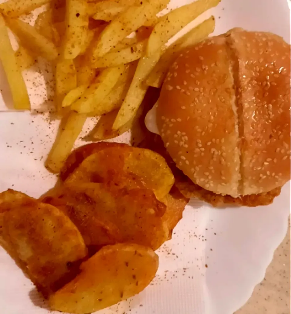 burger | fries| aloo pakoras|annieさん