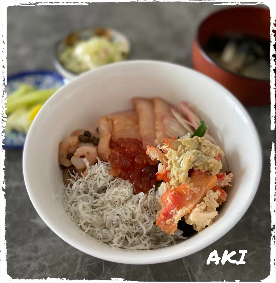 花咲蟹を使った贅沢海鮮丼ランチ🍽|AKIさん