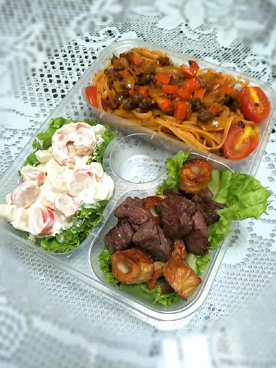 spaghetti bolognese w. wagyu saikoro n shrimp potato salad|Eriko Hadiyantoさん