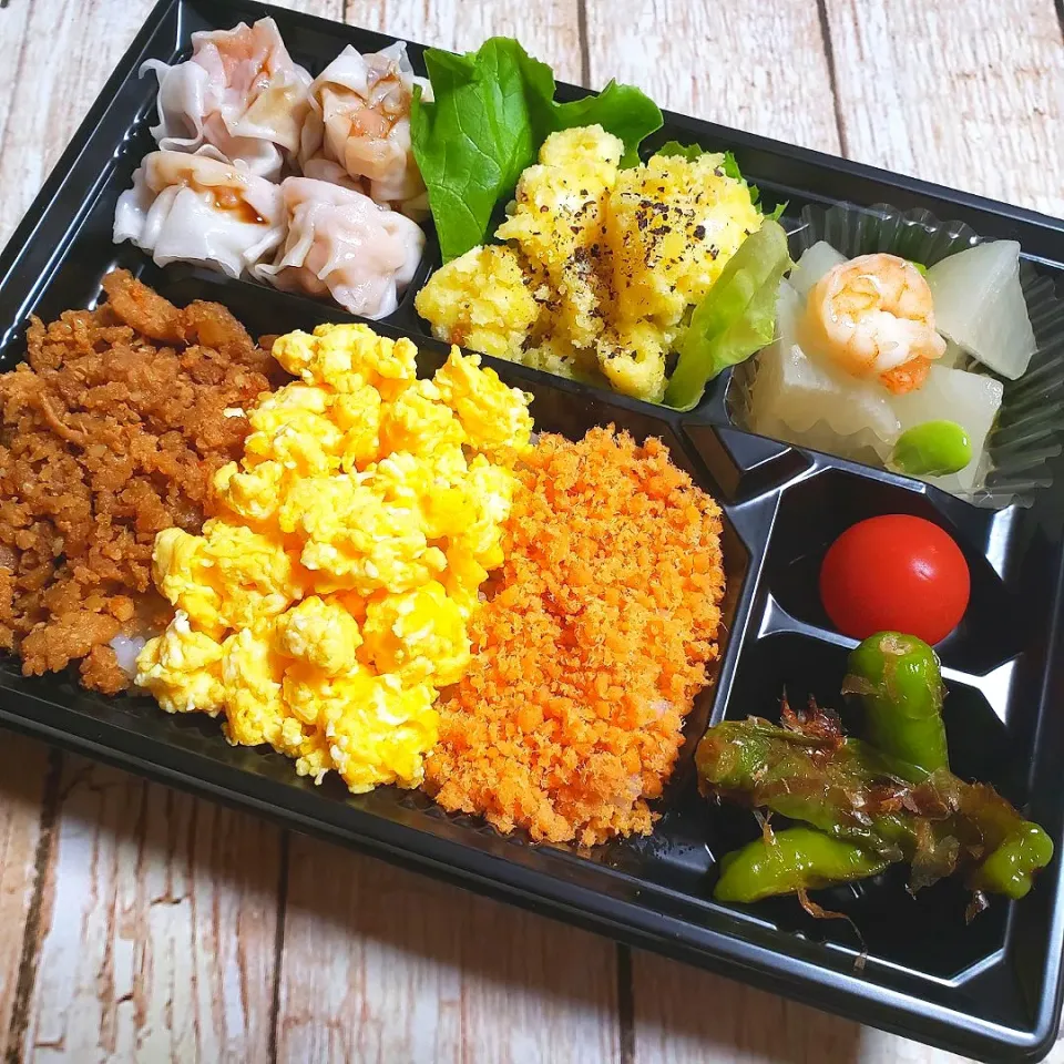 Snapdishの料理写真:☺️三色丼弁当☺️
2020・09/16|Laniさん