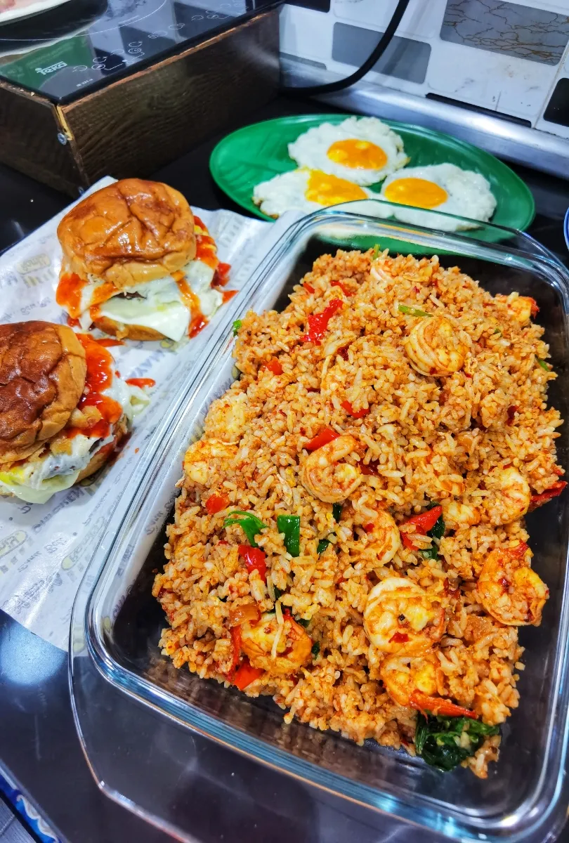 Nasi goreng, burger & telor mata..|azirasamsuddin771008055774さん