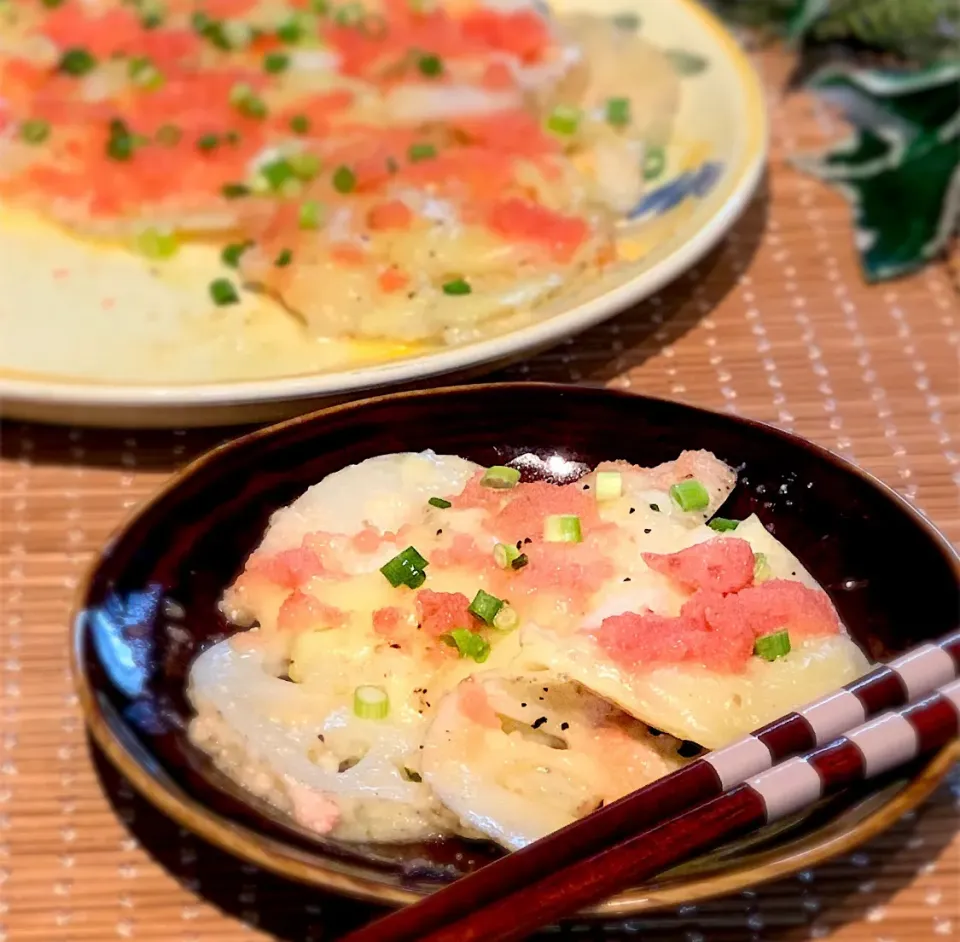 激リピ😆ともこちゃんのお料理 最近はまったおつまみ〜⭐️カリトロチーズレンコン餅二種❤️カレー風味⭐️明太マヨ風味 #カリカリ #チーズ #餅 #明太 #カレー|あゆさん