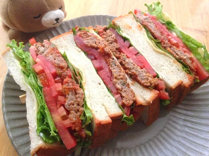 ✽煮込みハンバーグサンド🥪✽|＊抹茶＊さん