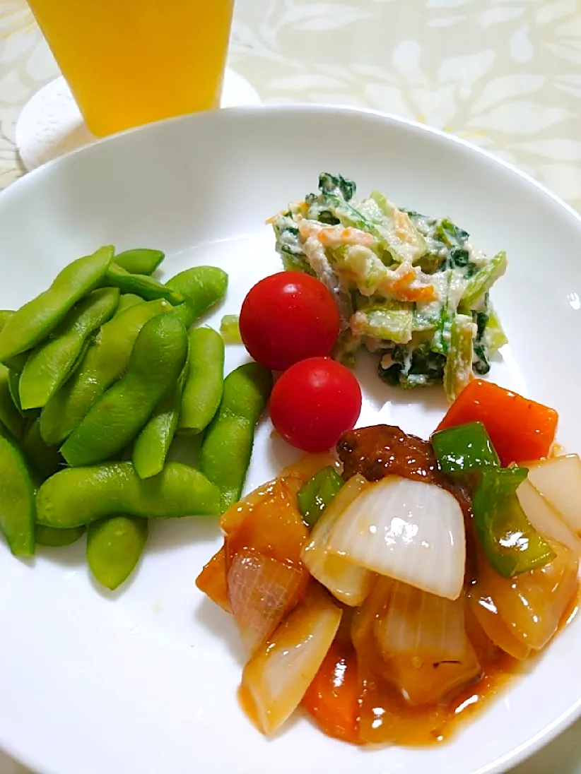 Snapdishの料理写真:夕飯
あまり食べたくなくて、やっとこれだけ。|🍒ふみりん🍒さん