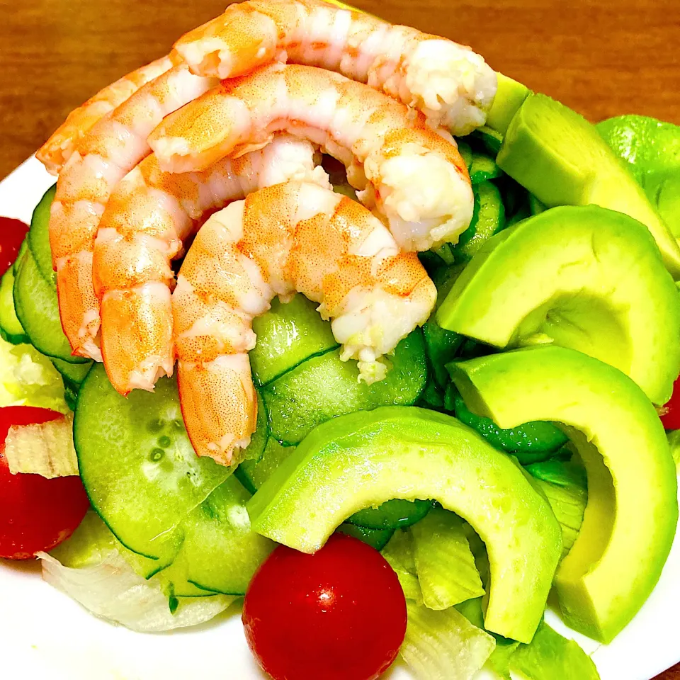 Snapdishの料理写真:海老🦐とアボカド🥑サラダ🥗|まいりさん