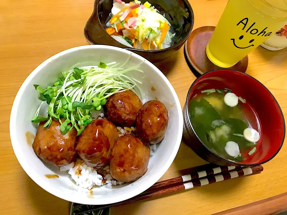 黒酢肉団子丼、ベーコンと野菜のレンジ蒸し|Emiko Kikuchiさん