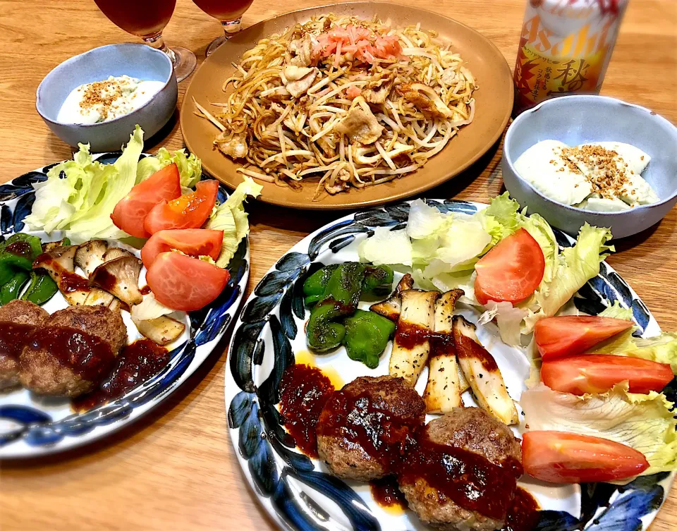 ハンバーグ　エリンギとピーマンのココナッツオイルソテー　焼きそば　枝豆豆腐|じゅんさんさん