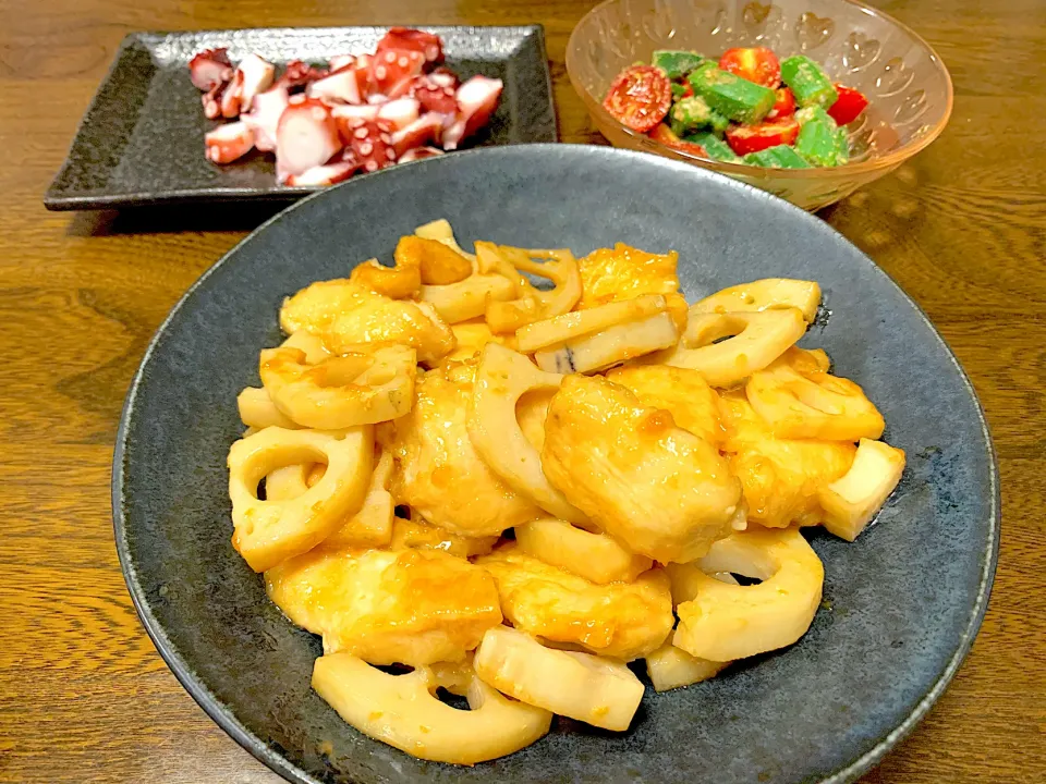 Snapdishの料理写真:鶏胸肉と蓮根のマヨ醤油炒め、オクラとトマトのごまポン酢和え、蒸しタコ|なちゃむさん