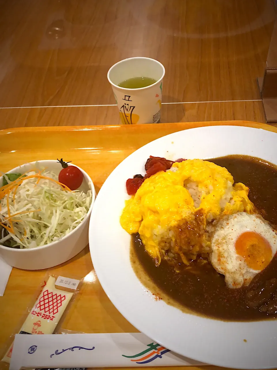 目玉焼き乗せカレー　　　　　　　　　　　　オレンジフェリー|藤本 ひろきさん