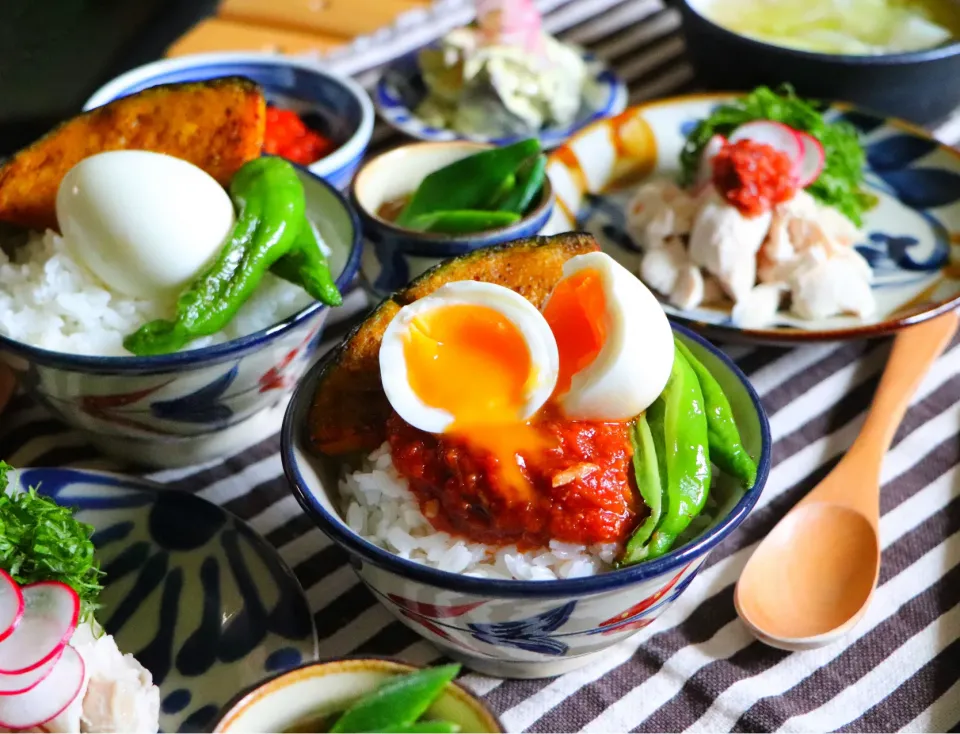 トマトソース丼 半熟卵のせ|ふみよさん