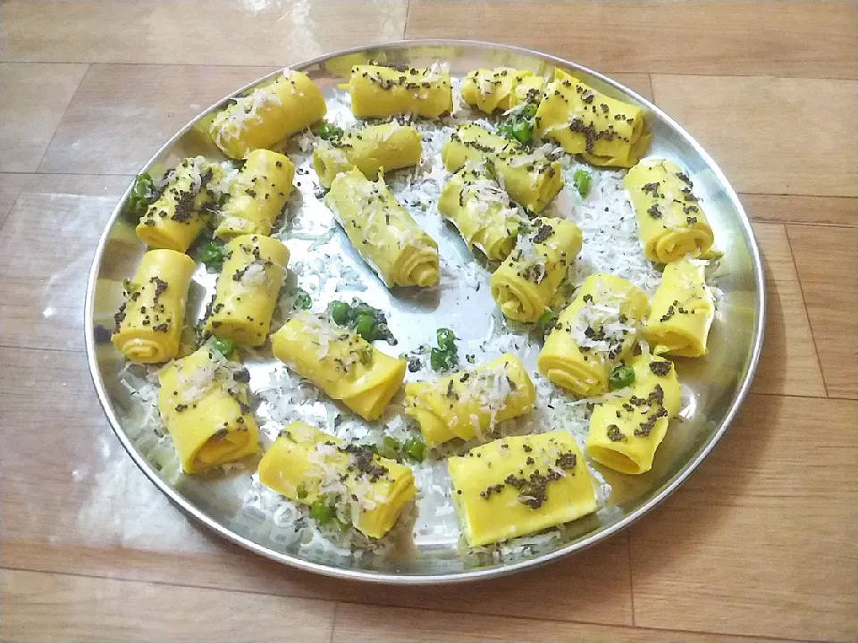 Snapdishの料理写真:KHANDVI GUJARATI DISH|COOLさん