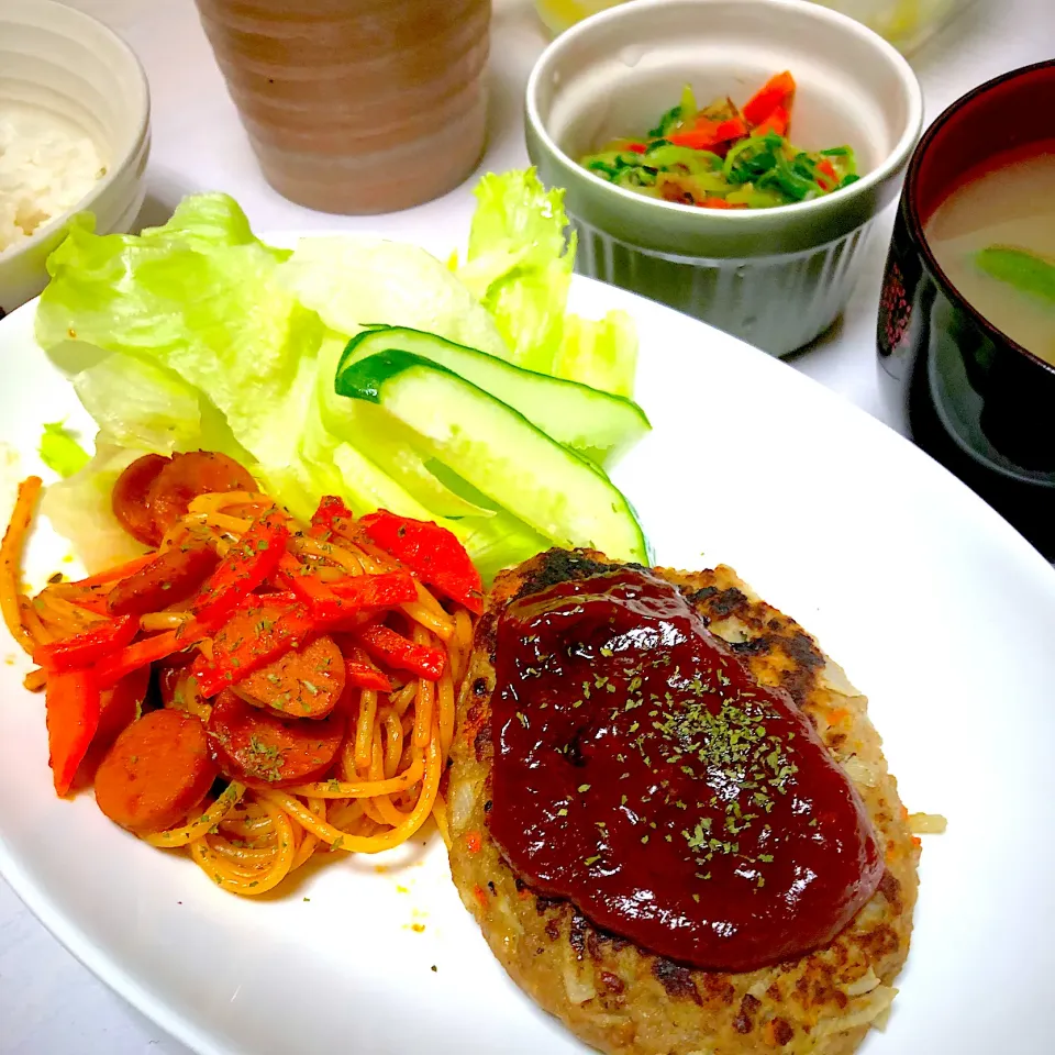 ハンバーグの晩御飯🍚🍴|ぷーはるひゅうさん